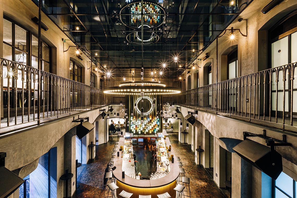 MOON CLUB & LOUNGE